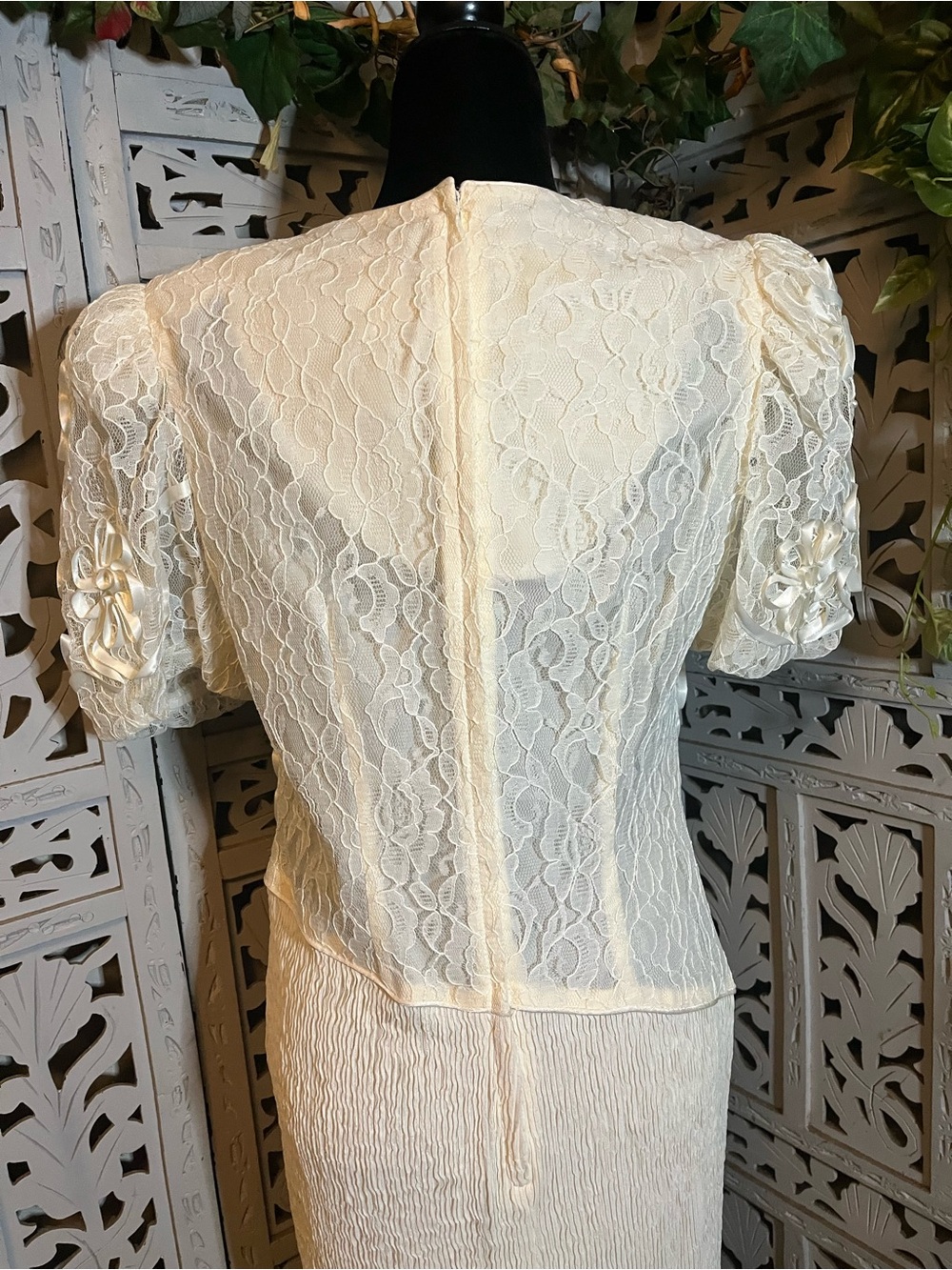 LESLIE FAY VINTAGE 80’s IVORY DETAILED FLORAL LACE & RIBBON EMBROIDERY MIDI DRES - Picture 6 of 12